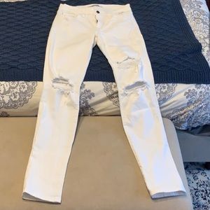 Joe’s Jeans “JANEL” skinny white denim. Size 28